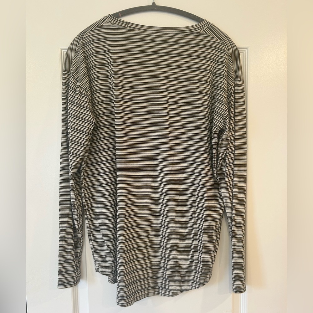 EUC Athleta Women’s Cloudlight Stratus Top - Picture 5 of 6